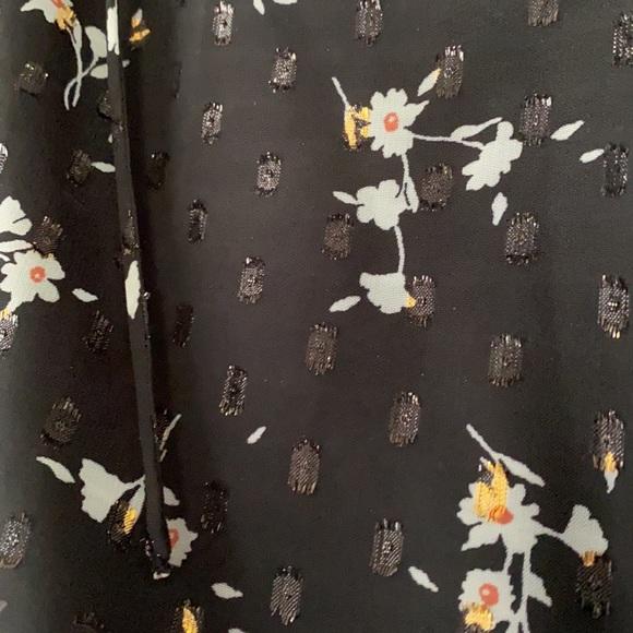 Dynamite Blouse - Picture 2 of 2